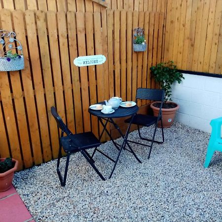 1Bedroom Self Contained Apartment 恩尼斯 外观 照片