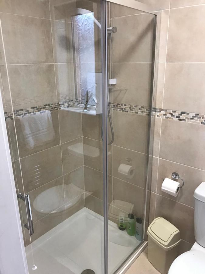 1Bedroom Self Contained Apartment 恩尼斯 外观 照片
